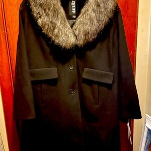 New coat with tags. This is a 1X  but it runs large and will even fit a 3X.